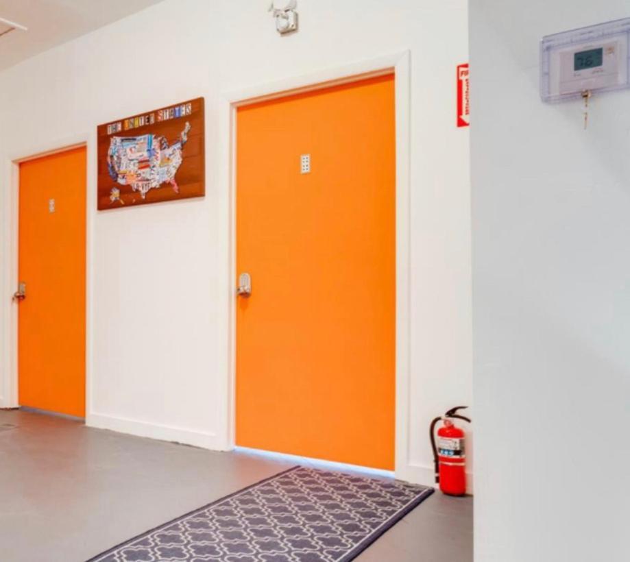 Women Only Rooms - Men Only Rooms - Free Wifi - Coffee Parking - Lockers Майами Экстерьер фото
